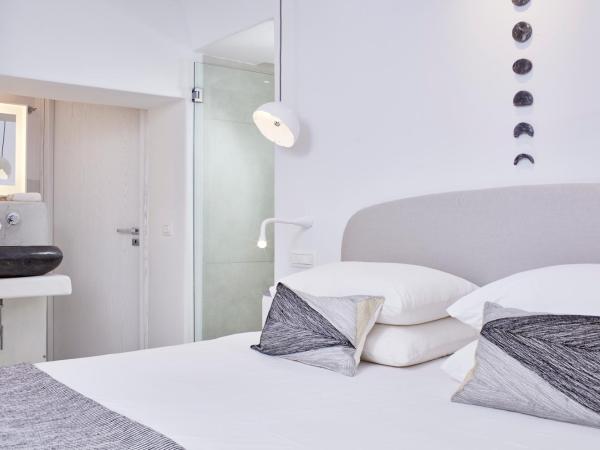 Cosmopolitan Suites - Small Luxury Hotels of the World : photo 6 de la chambre chambre supérieure cosmo - vue sur volcan