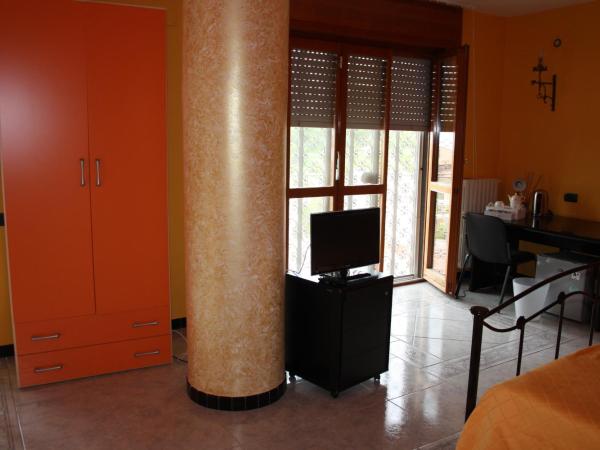 B&B Viale delle Colline : photo 4 de la chambre chambre quadruple