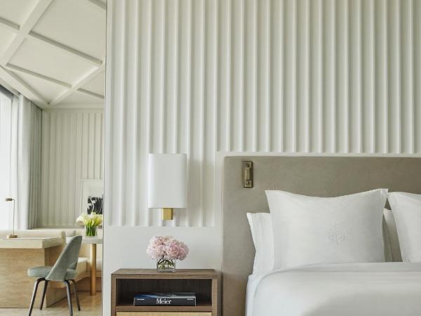 Four Seasons Hotel at The Surf Club : photo 6 de la chambre chambre lit king-size côté océan