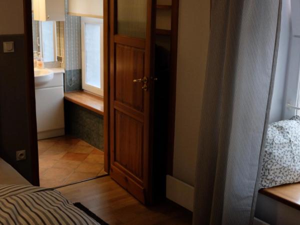 Academus Pub & Guest House : photo 2 de la chambre chambre double