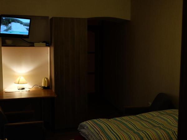 Academus Pub & Guest House : photo 4 de la chambre chambre double Économique