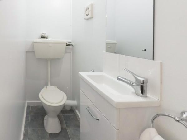 Cosy Cottage Thermal Holiday Park : photo 6 de la chambre cabine basique avec toilettes