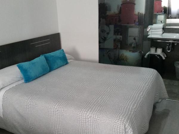 Bed&Breakfast 10 GIRONA : photo 3 de la chambre chambre simple avec salle de bains privative