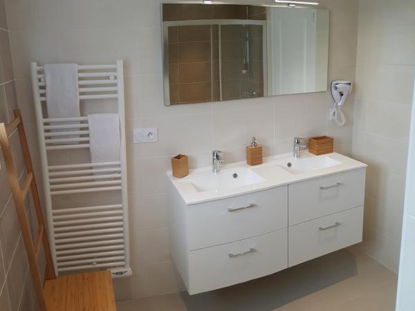 Le Castel Guesthouse : photo 9 de la chambre maison de ville 3 chambres