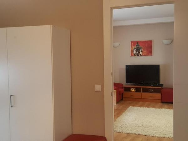 Pension Yna Holiday : photo 5 de la chambre chambre quadruple avec salle de bains commune