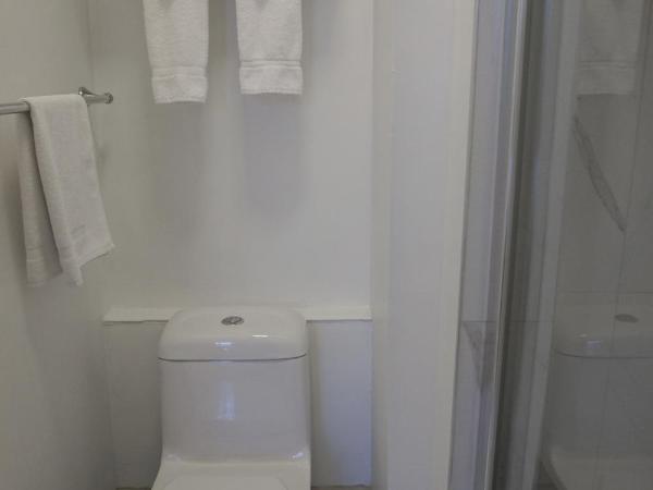 Hôtel Marie-Rollet : photo 9 de la chambre chambre standard lit queen-size