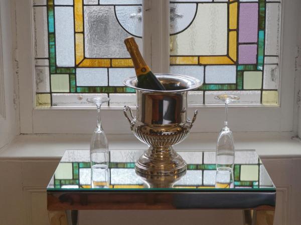 Hôtel Marie-Rollet : photo 10 de la chambre chambre standard lit queen-size