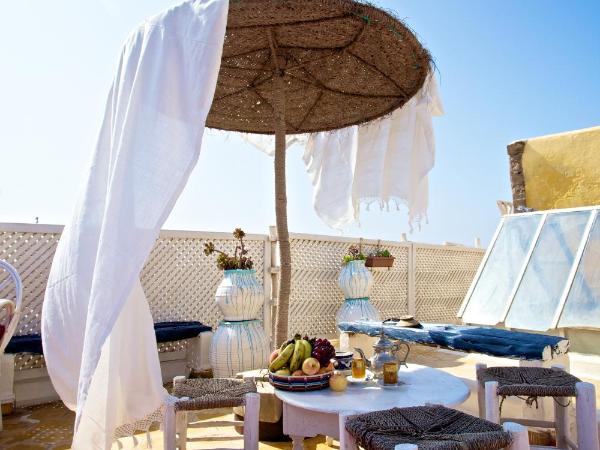 Riad Lunetoile : photo 4 de la chambre chambre lits jumeaux avec salle de bains commune
