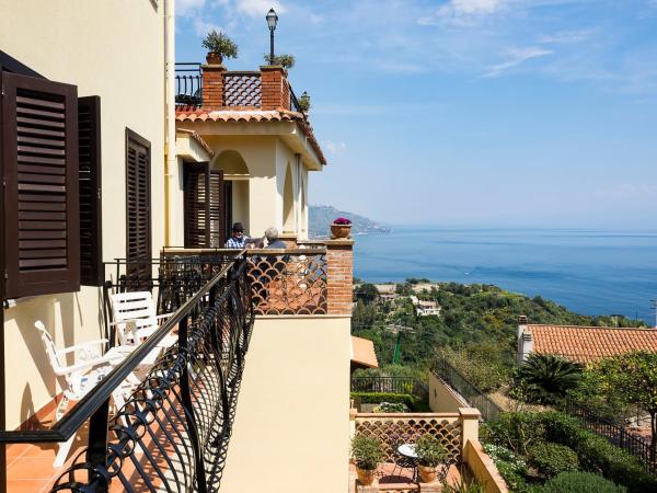 Hotel Sirius : photo 4 de la chambre 2 chambres doubles communicantes - vue partielle sur mer