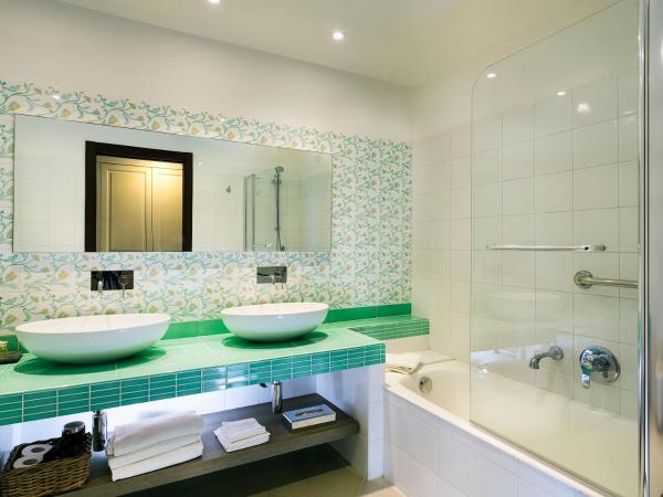 Hotel Sirius : photo 3 de la chambre chambre familiale avec terrasse - vue latérale sur mer