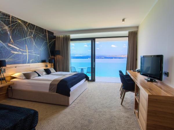 Hotel Villa Margaret : photo 1 de la chambre chambre double deluxe avec balcon - vue sur mer (2 adultes)