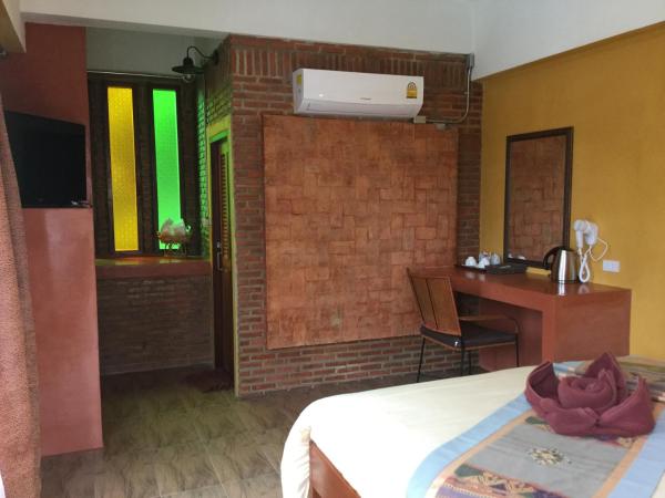 Pongphen Guesthouse - SHA Plus Certified : photo 7 de la chambre chambre double deluxe