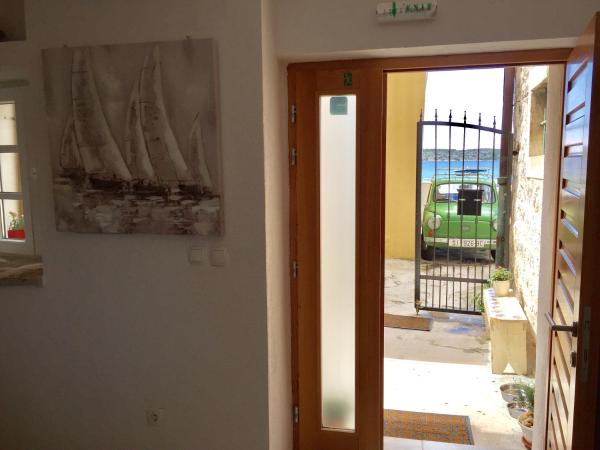 City Rooms Šibenik : photo 8 de la chambre chambre double avec terrasse - vue partielle sur mer 