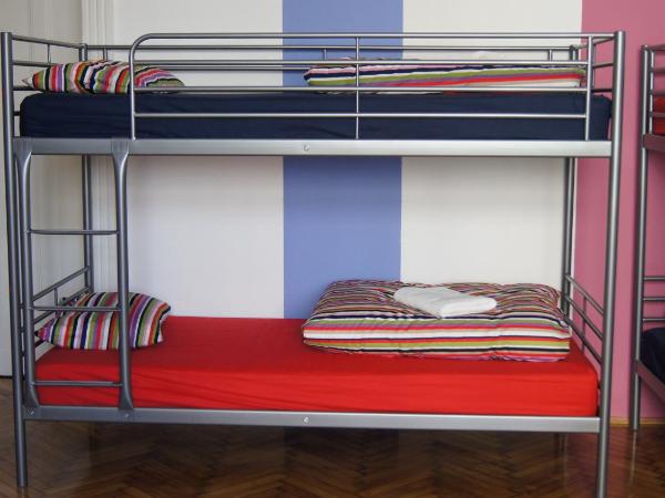 Westend Hostel : photo 2 de la chambre lit simple dans dortoir mixte de 8 lits