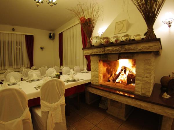 Hotel Aurora : photo 10 de la chambre suite 2 chambres avec balcon