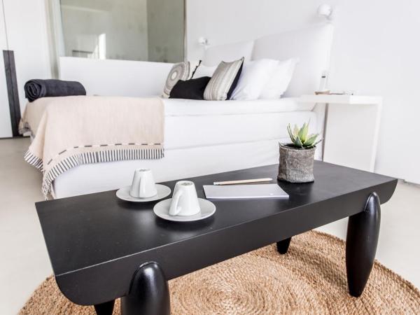 Ostraco Suites : photo 5 de la chambre chambre deluxe avec bain à remous extérieur - vue sur mer