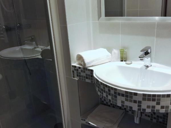 Hotel de la Couronne : photo 3 de la chambre petite chambre double