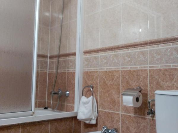 PICO SACRO II HOTEL Santiago de Compostela : photo 5 de la chambre chambre supérieure lit queen-size