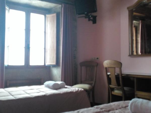 PICO SACRO II HOTEL Santiago de Compostela : photo 7 de la chambre chambre lits jumeaux
