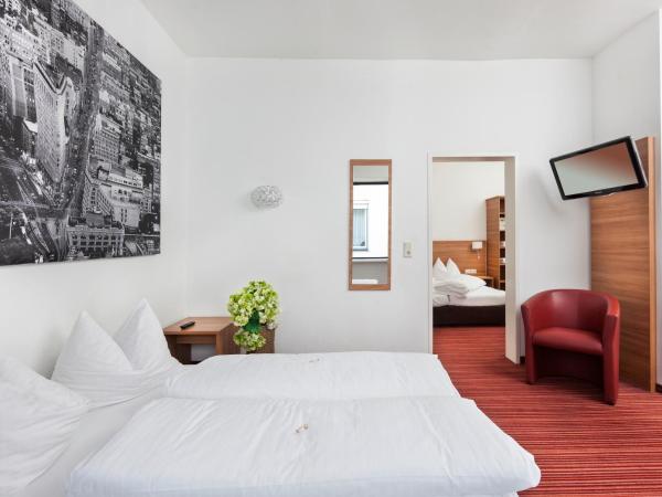 Hotel Zach : photo 1 de la chambre chambre familiale - annexe