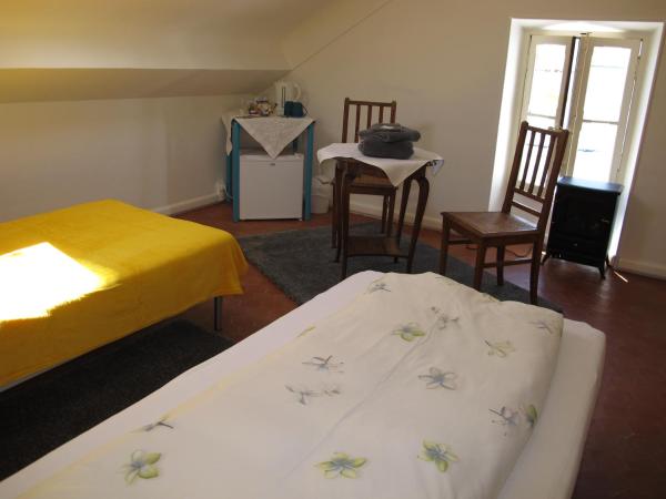 Villa Belle Rive : photo 1 de la chambre chambre double ou lits jumeaux Économique avec douche et toilettes communes