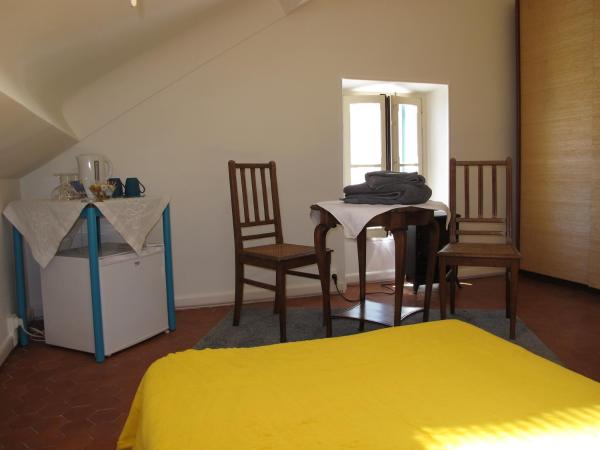 Villa Belle Rive : photo 5 de la chambre chambre double ou lits jumeaux Économique avec douche et toilettes communes