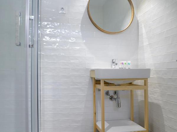 nQn Aparts & Suites Madrid : photo 9 de la chambre studio