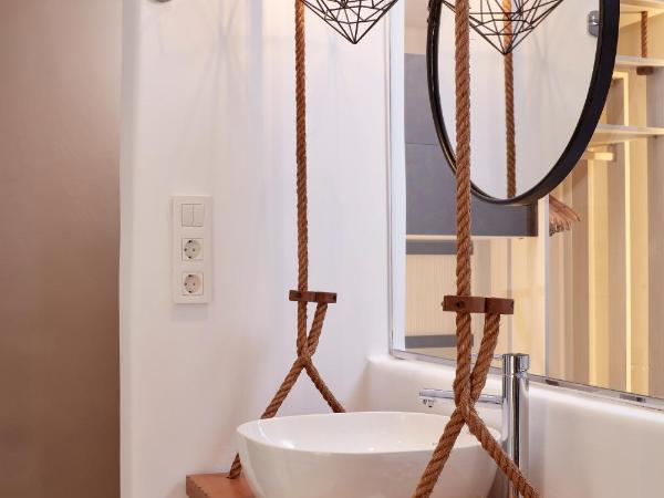 Absolute Mykonos Suites & More : photo 6 de la chambre suite junior unique - vue cour