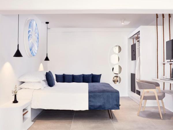 Absolute Mykonos Suites & More : photo 8 de la chambre suite véranda spacieuse 2 chambres