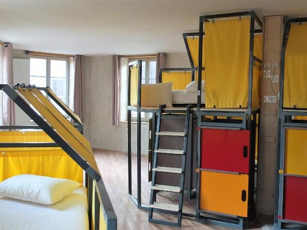 La Maison Rouge - Backpacker Hostel : photo 2 de la chambre lit simple dans dortoir mixte