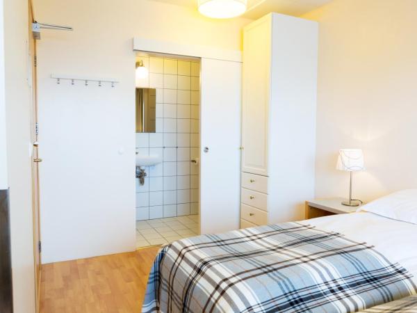 Guesthouse Sunna : photo 6 de la chambre chambre lits jumeaux avec salle de bains privative