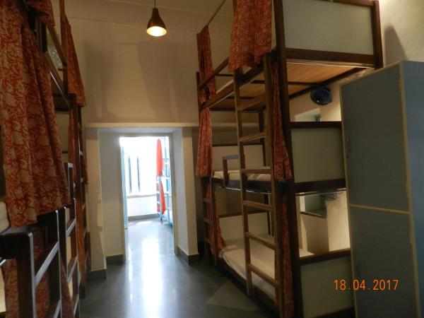 Jaipur Jantar Hostel : photo 6 de la chambre dortoir climatisé folksy 12 lits