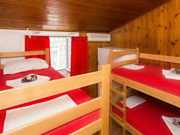 The City Place Hostel : photo 4 de la chambre lit superposé dans dortoir mixte de 4 lits