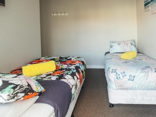 Finlay Jack's Backpackers : photo 1 de la chambre chambre lits jumeaux avec salle de bains commune