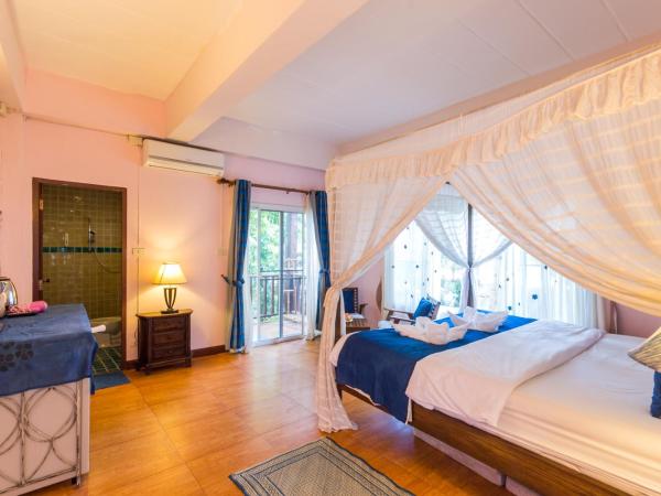 Changmoi House (Little Village) : photo 1 de la chambre chambre double avec balcon