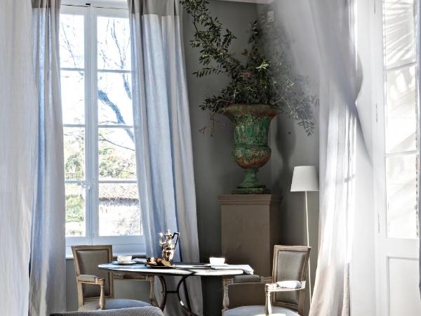 La Divine Comédie-Suites Deluxe : photo 4 de la chambre suite avec terrasse - vue sur jardin