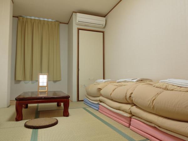 Kyoto Hana Hostel : photo 6 de la chambre chambre de style japonais avec salle de bains privative