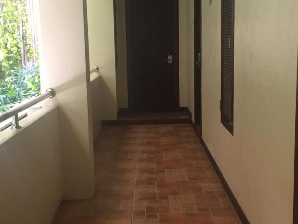 JJ Residence : photo 1 de la chambre grande chambre de luxe avec accès à la piscine