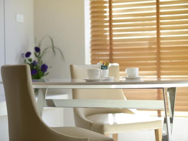 Grande Centre Point Ploenchit : photo 7 de la chambre suite junior avec balcon