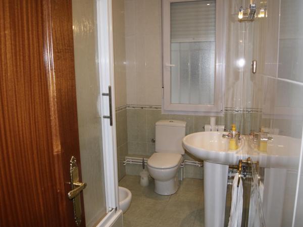 Pension Vista Alegre : photo 9 de la chambre chambre double ou lits jumeaux avec salle de bains commune