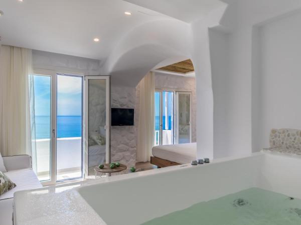Cyano Suites : photo 1 de la chambre suite premium avec bain à remous intérieur - vue sur mer