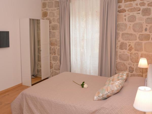 Rilati Old town Palace 2 : photo 3 de la chambre chambre double deluxe avec douche