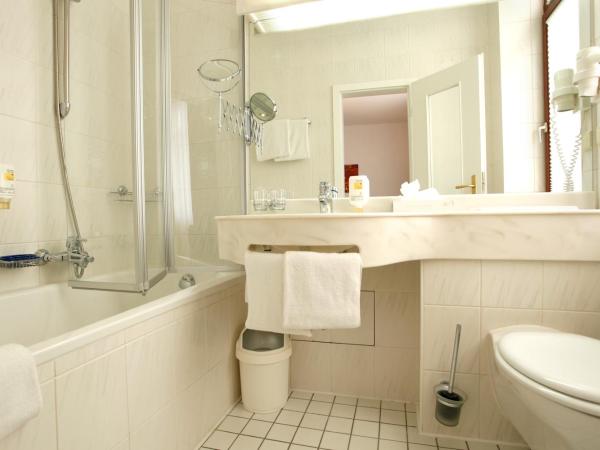 Kleefelder Hof : photo 4 de la chambre chambre familiale avec baignoire