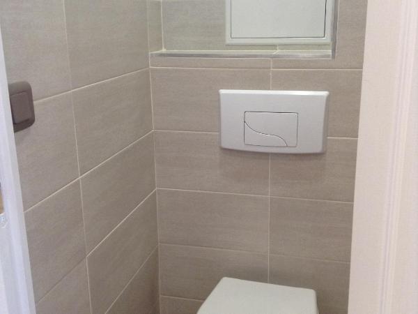 Hôtel Richard : photo 3 de la chambre chambre quadruple avec salle de bains privative