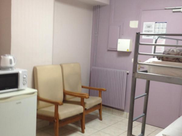 Hôtel Richard : photo 8 de la chambre chambre quintuple avec salle de bains privative