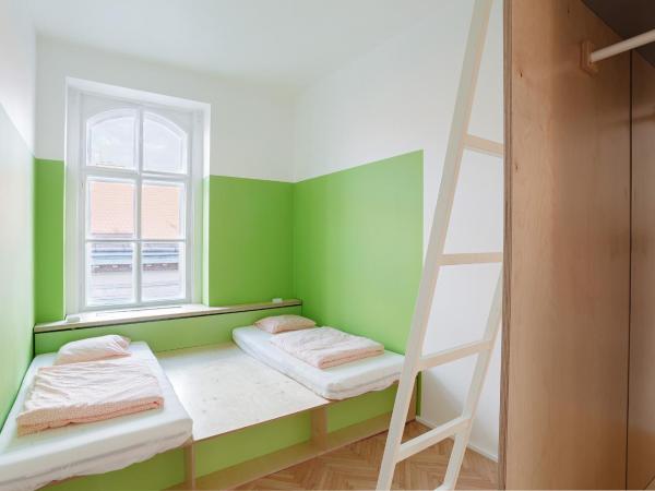 Flow Spaces : photo 3 de la chambre chambre triple avec salle de bains privative