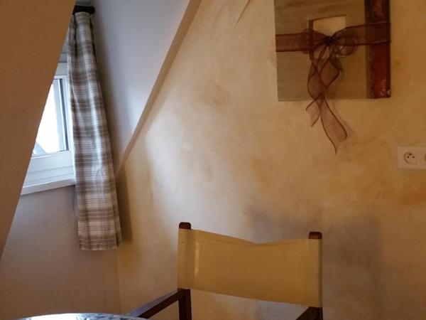 Chambres touristiques La Cour Des Hôtes : photo 3 de la chambre chambre quadruple