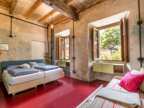 Un posto a Milano - guesthouse all'interno di una cascina del 700 : photo 4 de la chambre chambre quadruple avec salle de bains privative