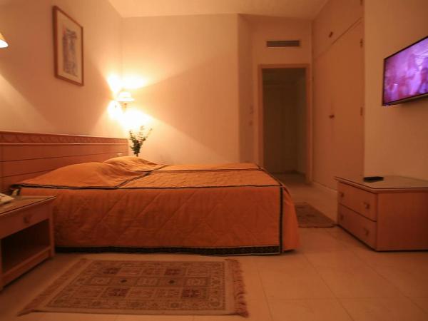 Hotel Les Palmiers : photo 8 de la chambre chambre lits jumeaux standard