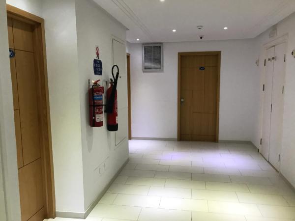 Hotel AL KARMEL : photo 4 de la chambre chambre triple avec salle de bains